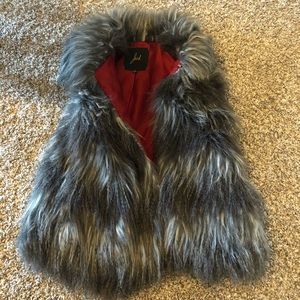 Faux fur vest with collar